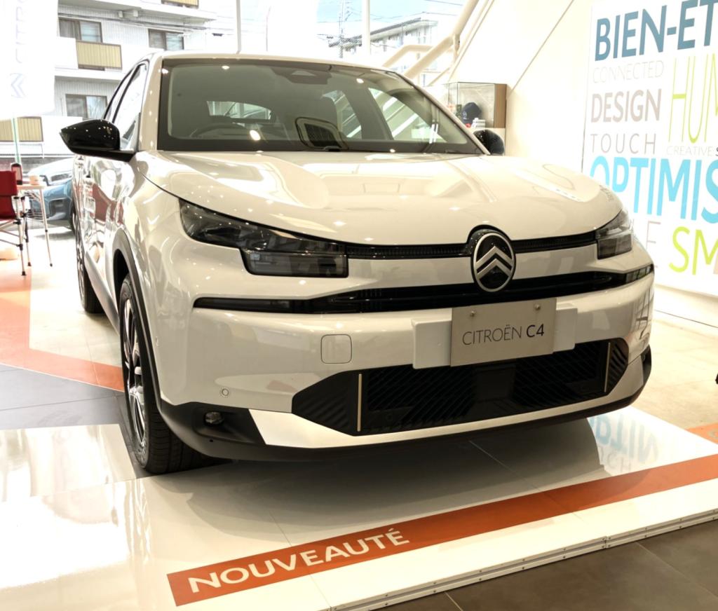 NEW C4 Hybrid 展示中です。