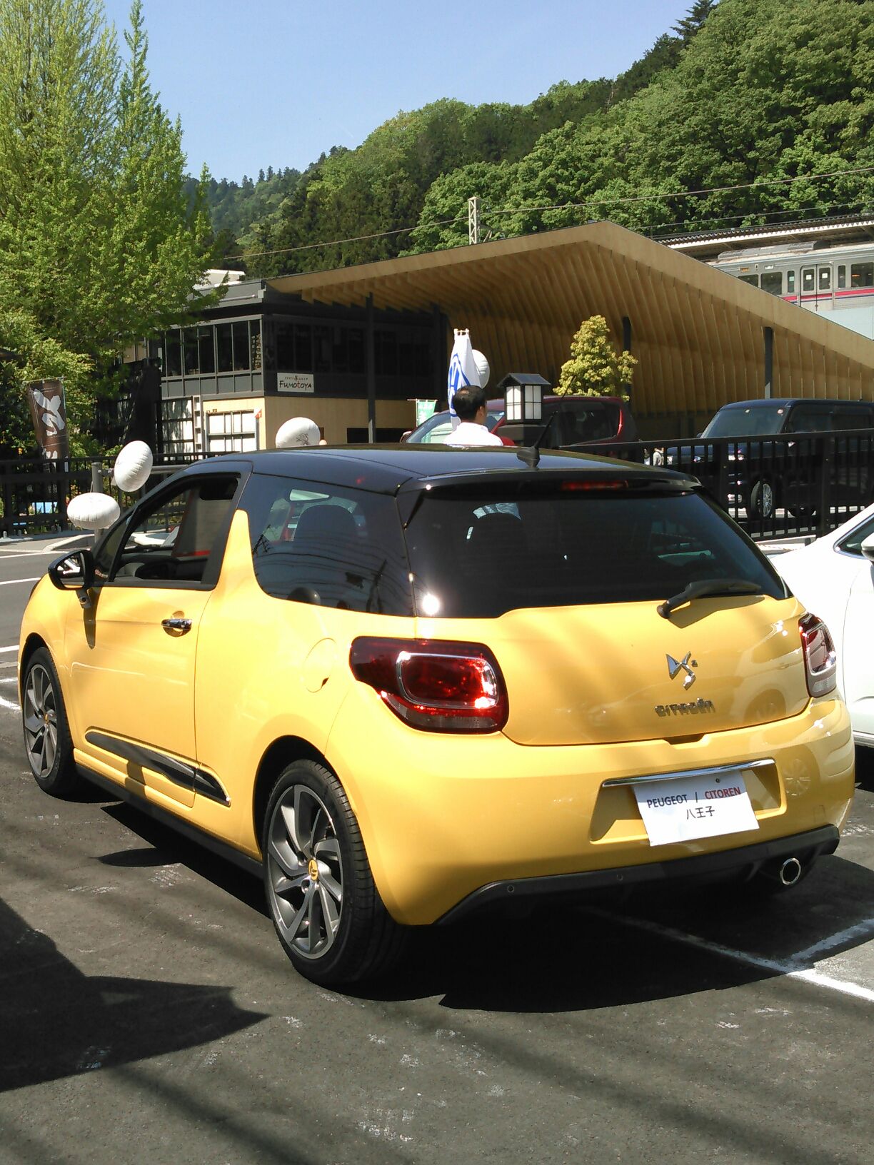 高尾山口で展示会開催中です