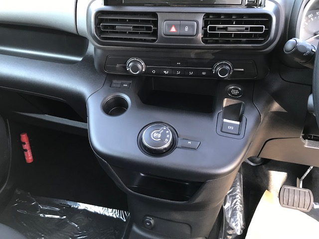 ベルランゴＦＥＥＬグレードについて